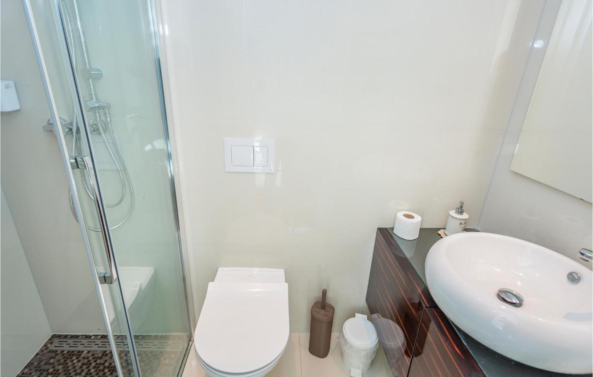 Stunning Apartment In Malinska With Kitchen ภายนอก รูปภาพ