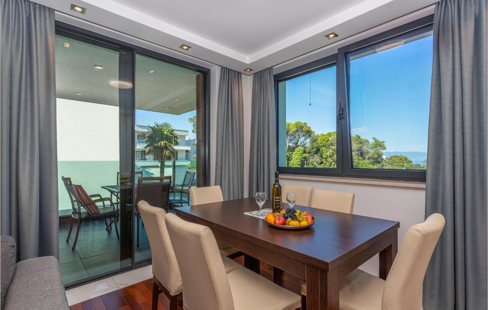 Stunning Apartment In Malinska With Kitchen ภายนอก รูปภาพ