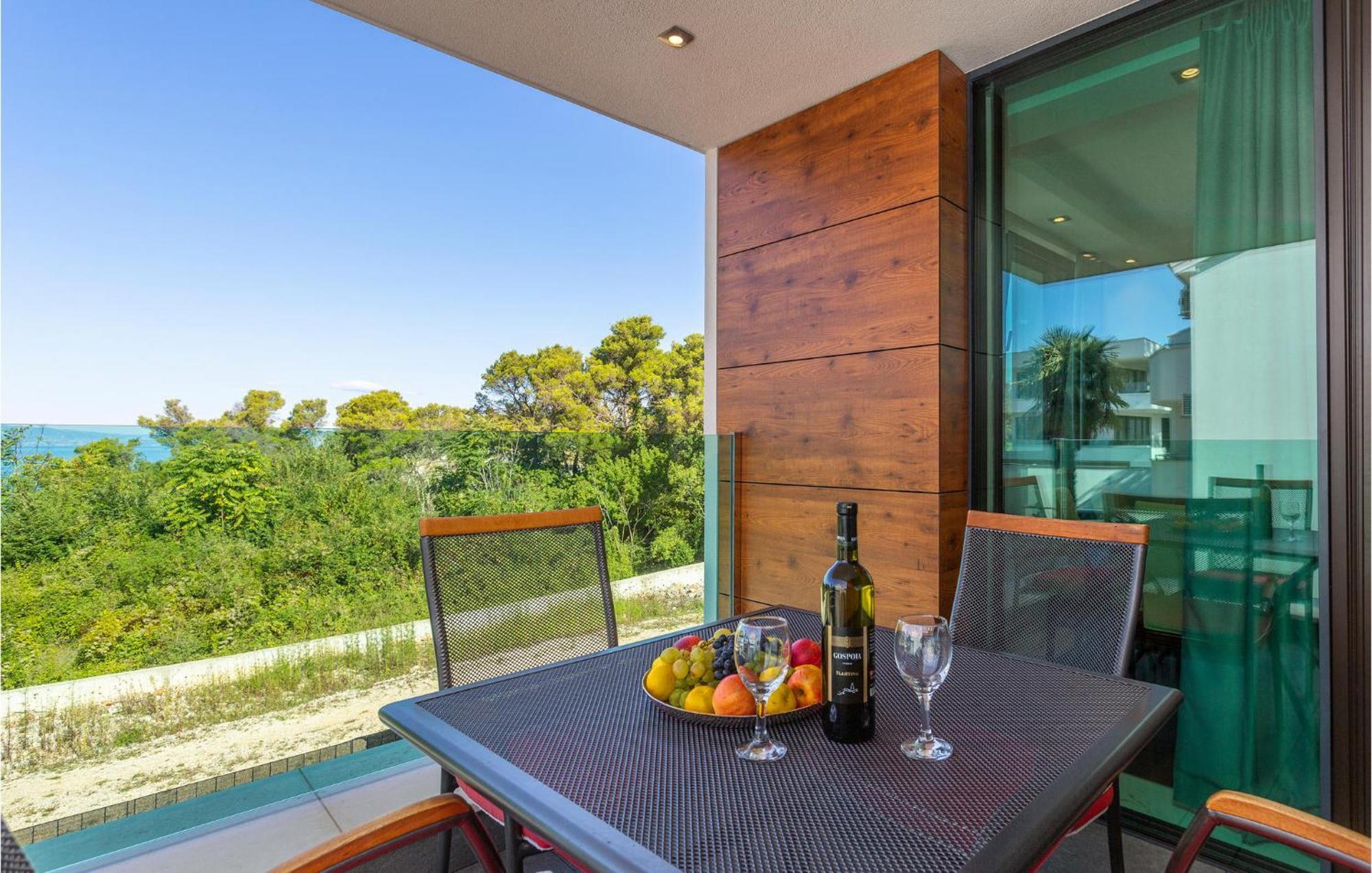 Stunning Apartment In Malinska With Kitchen ภายนอก รูปภาพ